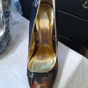Women's shoes